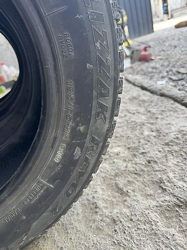 11 00 20: Комплект зимних шин Bridgestone Blizzak Revo 2. - Размер: 195/65 R15 — 2