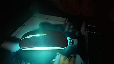 Mauslar: RGB işıqlı simsiz optik mouse 1 aydan çox zaryatka saxlayır. Səssiz — 2