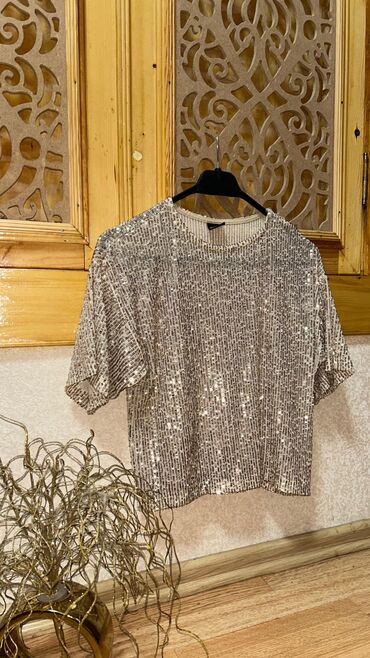 Миски: Parıltılı payetli qısaqol bluzka - Rəng: gümüşü/metalik - Material