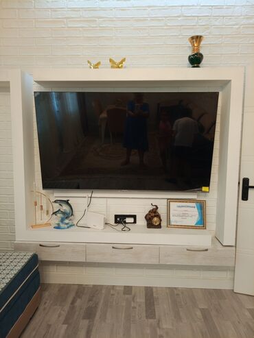 кока кола буквы под крышкой: Düz TV altlığı, Polkalı, Laminat