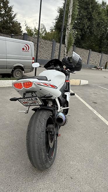 ямаха 600: Спортбайк Yamaha YZF-R6 (600 кубов) в фирменной белой раскраске с — 4