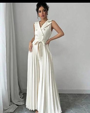 Kombinezoni: 💫New collection💫

⚜️Univerzalna velicina
⚜️Cena 2800 din — 9