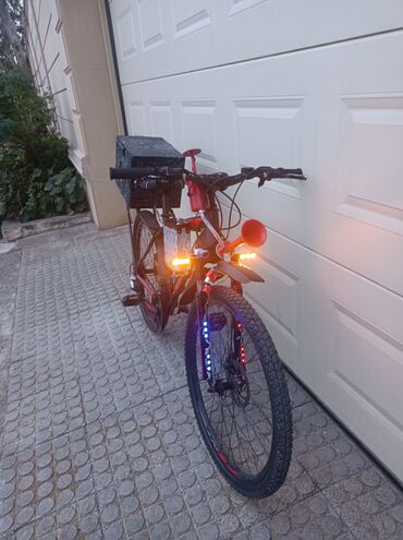 бас гитара 6 струн: 26 liq velosiped satılır heç bir problemi yoxdu usdundə maqintifon