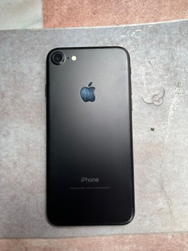 Apple iPhone: IPhone 7, Б/у, 32 ГБ, Черный, Чехол, Кабель, 76 %