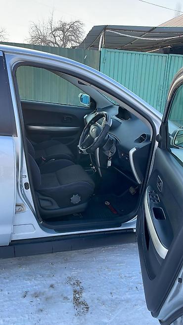 Toyota: Toyota ist: 2002 г., 1.5 л, Автомат, Бензин, Хэтчбэк — 8