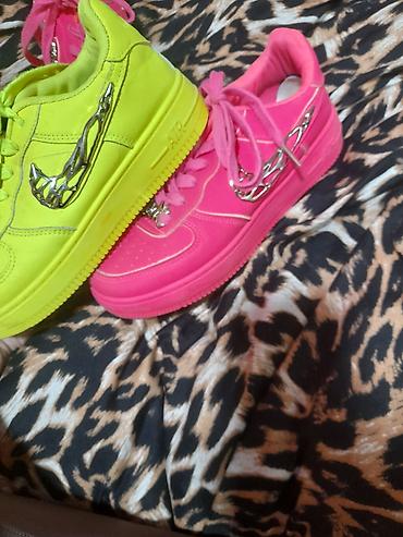 кросовки: 👟 2 cüt qadın idman ayaqqabısı satılır! 💖 Çəhrayı və neon sarı rəngdə — 3