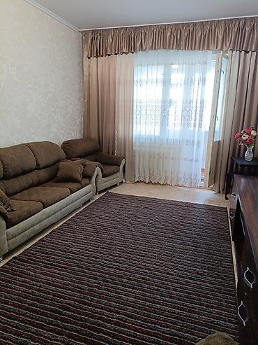 one room apartment: Просторная гостиная с выходом на застеклённый балкон. Светлая комната — 4