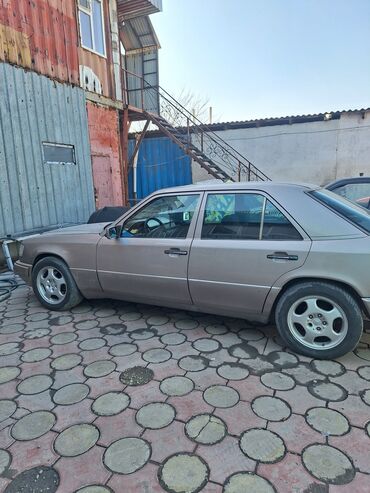 продаю авто в рассрочку бишкек: Mercedes-Benz W124: 1992 г., 2.2 л, Механика, Бензин, Седан