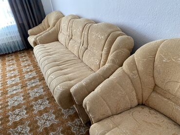 чистый диван: Диван-кровать, цвет - Желтый, Б/у