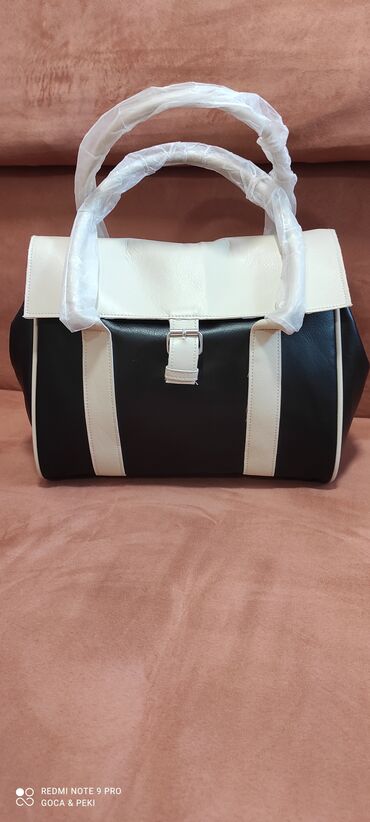 Handbags:  Velika nova torba veoma lagana, dužina ručki 22cm. 29cm X 27cm X