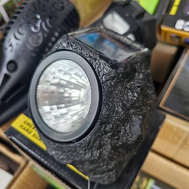 cvece dracena: Solarna LED lampa u obliku kamena, pogodna za spoljašnju dekoraciju — 3