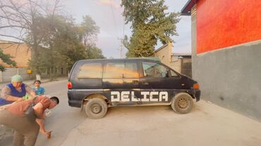 продать аварийную машину: Mitsubishi Delica черно синего цвета не заводится объем 2 куба