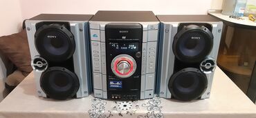 tavan dinamik: Musiqi mərkəzi "Sony".Bluetooth,AUX, CD radio,kaset.Əla