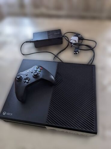 Xbox One: Продаю xbox one в отличном состоянии,с аккаунтом, на аккаунте есть