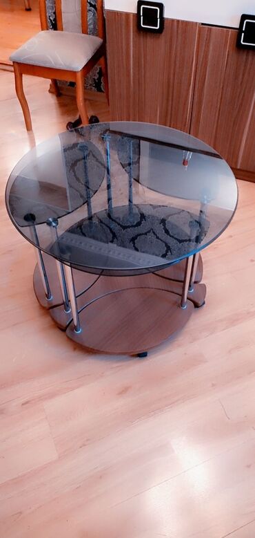 stol balaca: Jurnalni stol balaca üç hisselidir.Yarpaq formasında yenidir 300 AZN