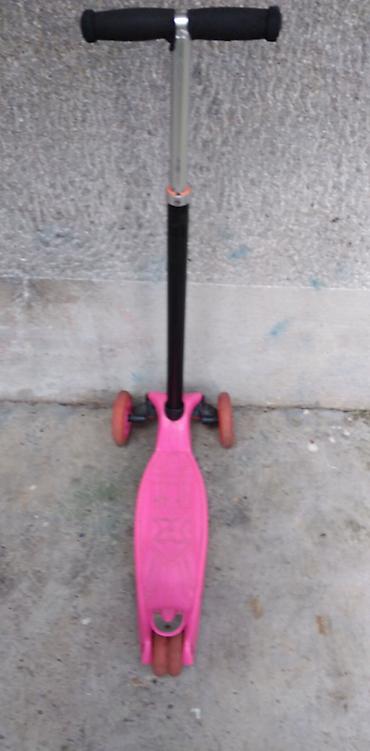 tosca blu patike: Trotinet Scooter sa cetiri tocka – dva napred i dva pozadi koji svetle — 2