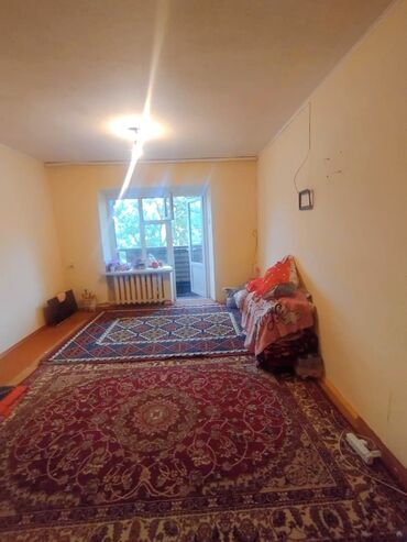 срочно продается квартира: 1 бөлмө, 27 кв. м, Жатакана жана мейманкана түрүндө, 3 кабат, Косметикалык ремонт