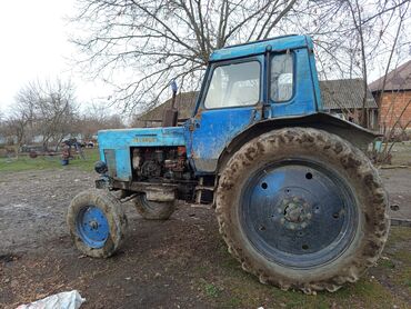 Traktorlar: Mavi rəngli təkərli kənd təsərrüfatı traktoru. Texniki xüsusiyyət və — 9