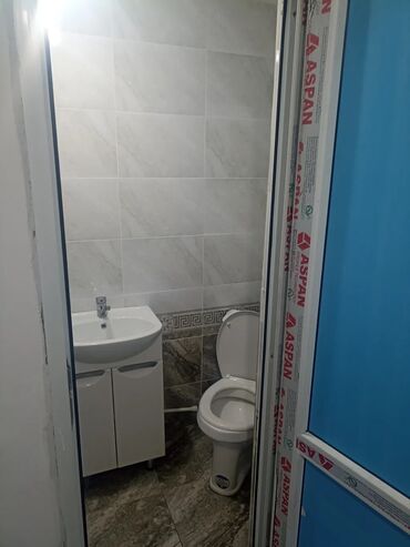 комната кызыл аскер: 25 кв. м, 1 бөлмө, Жылуу пол, Брондолгон эшиктер, Забор, тосулган