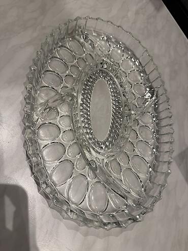 Şüşə servis boşqabı – oval formalı, çoxbölməli dizayn. - Material