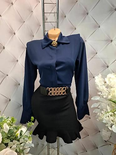 tiffany bluze i kosulje: Elegantna ženska košulja sa dugim rukavima i skrivenom dugmadi — 1