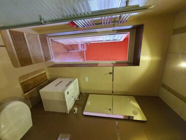 Həyət evləri və villaların satışı: 6 otaqlı, 350000 kv. m, Orta təmir — 8