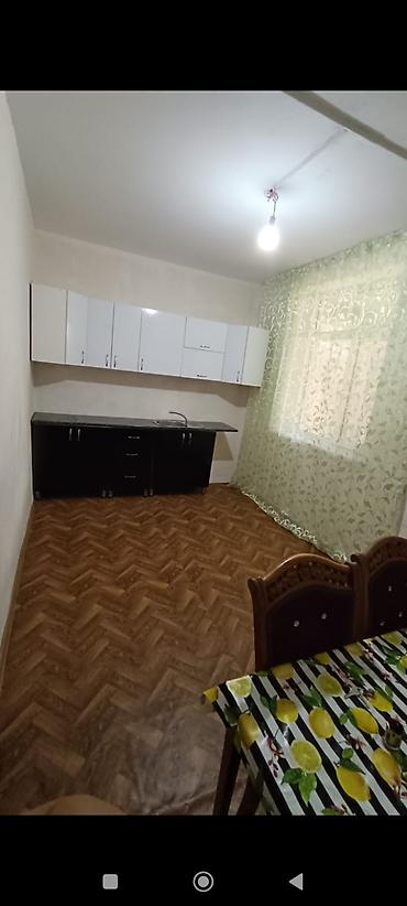 Mətbəx mebeli dəsti - Yuxarı dolablar: ağ rəngdə, çoxlu bölməli, asma