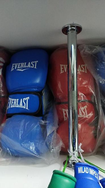 кикбокс: Боксерские профессиональные перчатки EVERLAST 100% кожа в спортивном — 1