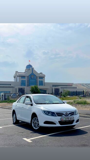 авто электрический: BYD : 2019 г., 0.1 л, Электромобиль, Седан