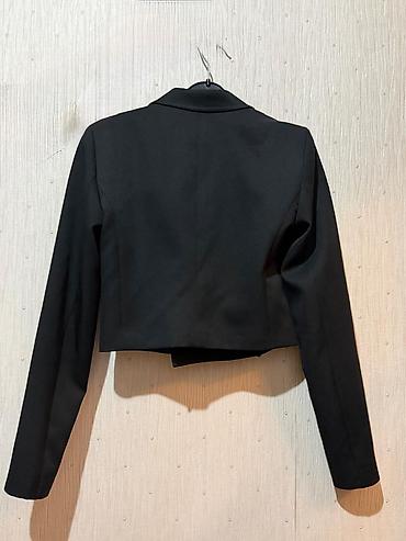 Üst geyimi: Qısa qara qadın bleyzeri - Ölçü: XS - Brend: Ortaya Çık - Model: qısa — 2