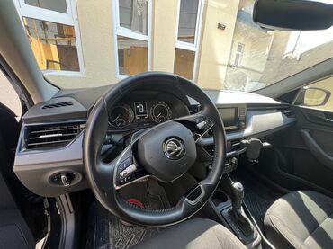 Skoda: Skoda Rapid, qara rəng, sedan gövdə. Texniki və komfort — 7