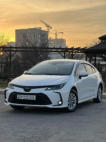 Toyota: Toyota Corolla: 2021 г., 1.8 л, Вариатор, Гибрид, Седан — 1