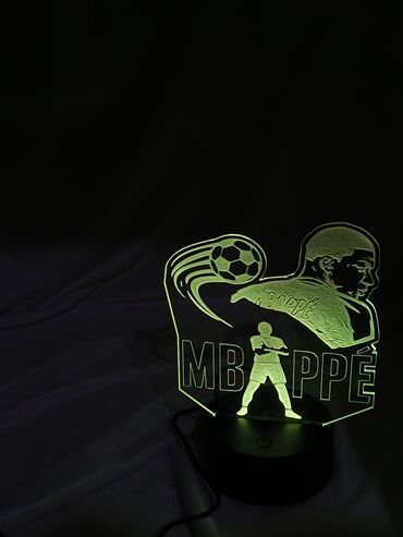 Oyuncaqlar: Suvenır qelem, karandaş qabı.futbolcularin fiqurui ile.Futbolcu — 15