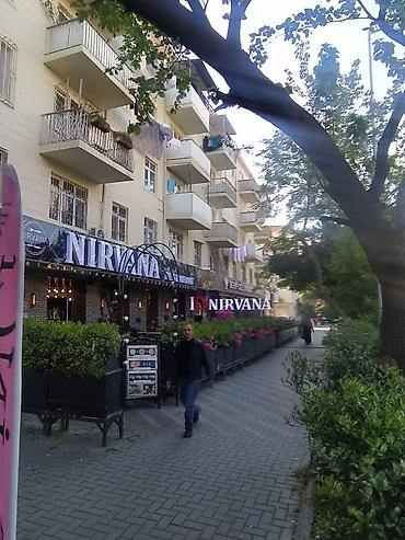 Uzunmüddətli kirayə mənzillər: KİRAYƏ ! Neftçilər metrosuna piyada 3 dəq məsafə 5 mərtəbəli binanın 3 — 15