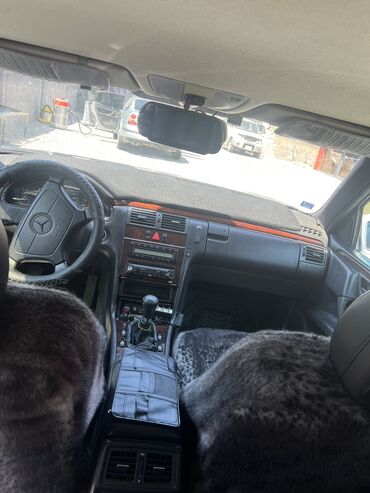 Mercedes-Benz: Mercedes-Benz 220: 1997 г., 2 л, Механика, Бензин, Универсал — 10