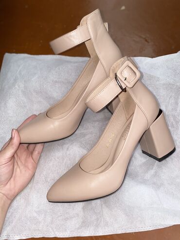 обувь женская классика: Туфли Размер: 36.5, цвет - Бежевый