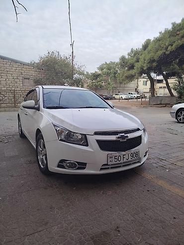 seat leon fr: Chevrolet Cruze sedan – ağ rəng Xüsusiyyətlər: - Korpusu: 4 qapılı — 1