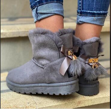 cizme marsovke: Ugg mini boots