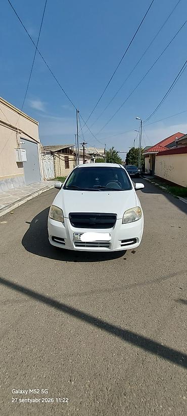 chevrolet aveo oluxanasi: Chevrolet Aveo sedan – ağ rəng Texniki xüsusiyyətlər: - Ban: sedan - — 1