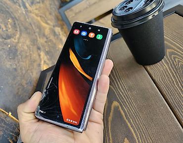 poco 4 pro: Samsung Galaxy Fold 2, Б/у, 256 ГБ, цвет - Золотой, 1 SIM, 2 SIM — 8
