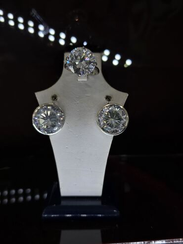 Zərgərlik dəstləri: Dəstə daxildir: Kulon, Boyunbağı, Muncuq, Gümüş, 925 Əyar — 8