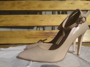 женская обувь 41: Туфли 39.5, цвет - Бежевый