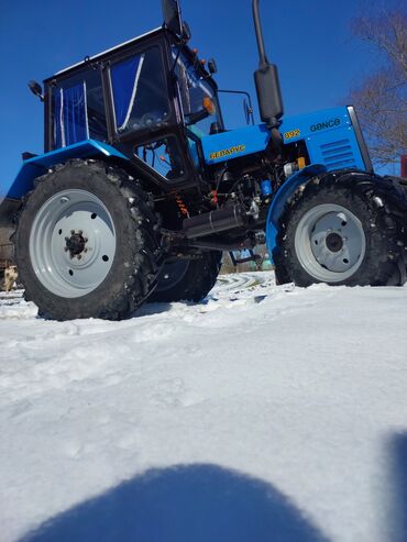 turbo az traktor belarus 82 xacmaz: Minsk istehsalı olan, mavi rəngli, kabinli traktor. Kənd təsərrüfatı