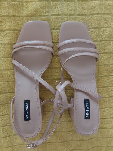 nike structure: Sandals, Nine West, 39