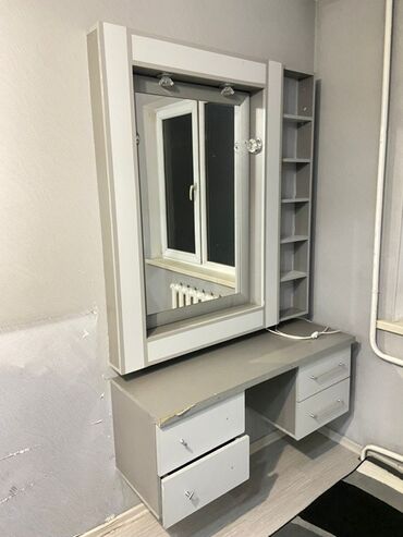 купить туалетный столик с зеркалом и подсветкой бу: Туалетный столик с зеркалом и подсветкой - Цвет: светло‑серый/белый