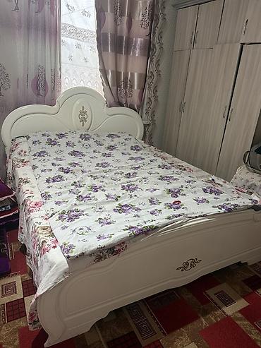 диваны цены: Двуспальная кровать с высоким фигурным изголовьем - Размер спального — 1