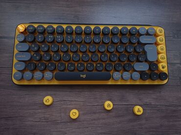 Klaviaturalar: Logitech POP Keys Wireless Mechanical Emoji Keyboard