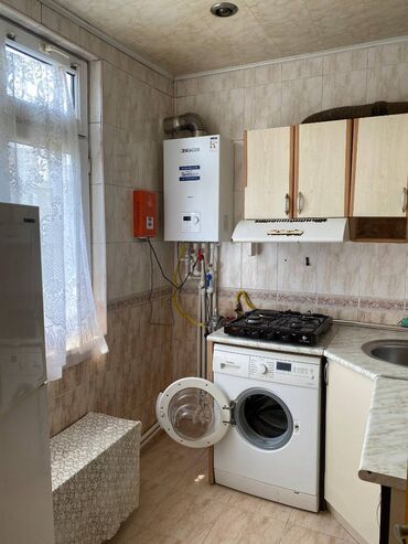 Uzunmüddətli kirayə mənzillər: Ecemi metrosuna yaxin 3 otaq bina evi 5/5 mertebesi ewyali kiraye — 2