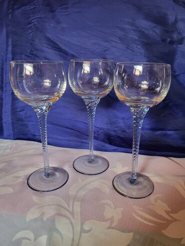 Čaše: Case nove,vintaz za vino. Case perfektne,sve na njima je odsjaj od — 4