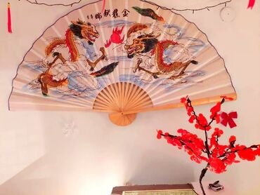 подарок для женщины: Продается красивый веер в китайском стиле. Светильник в подарок